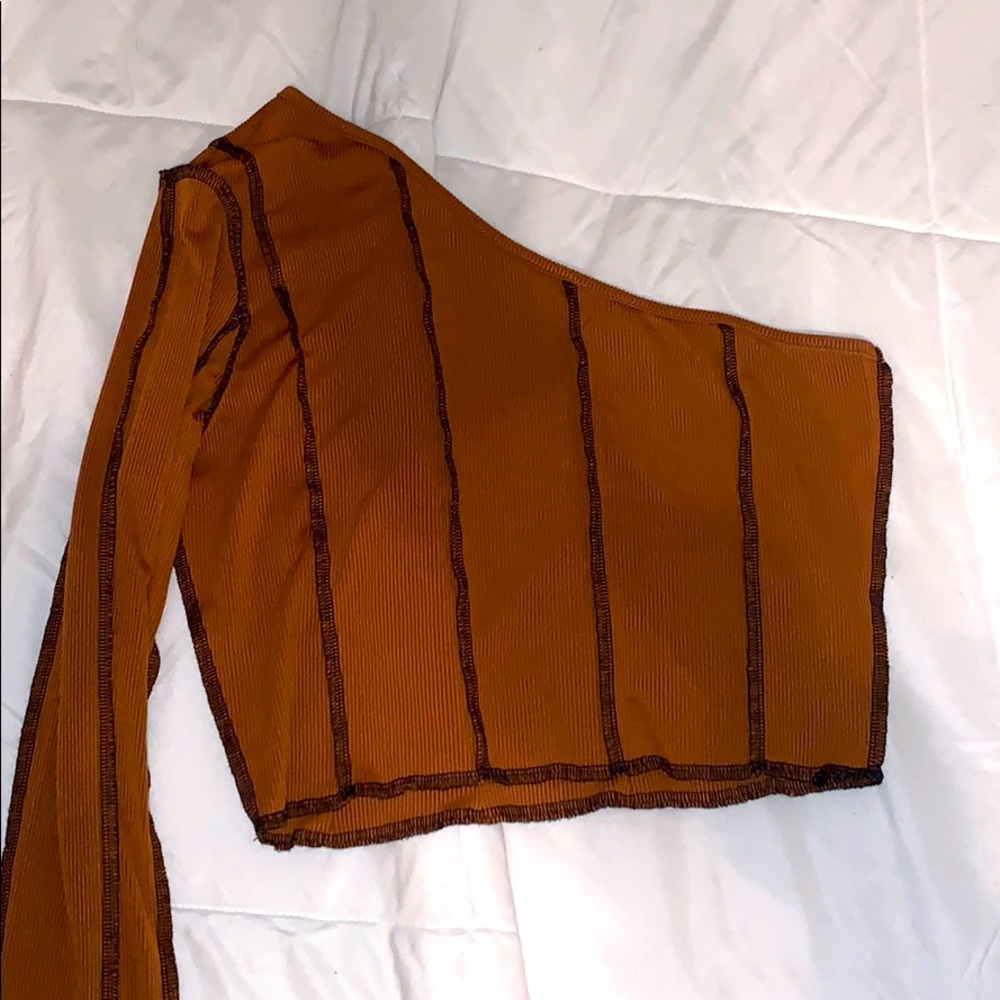 one shoulder brown & black ribbed/lined shirt